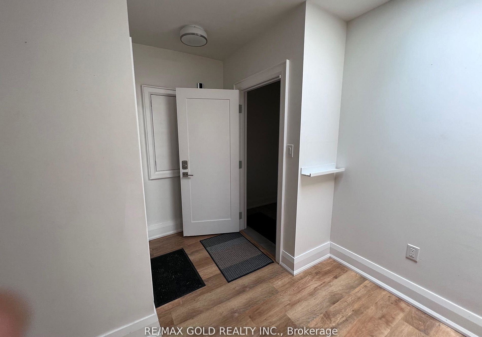 2215-danforth-avenue-toronto-ontario-e12548910