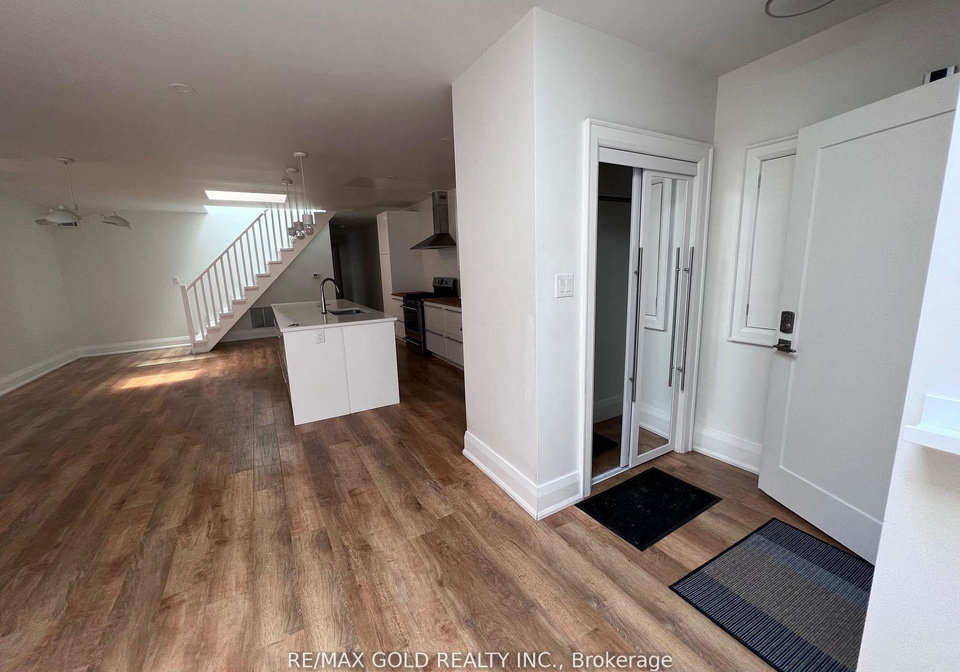 2215-danforth-avenue-toronto-ontario-e12548910
