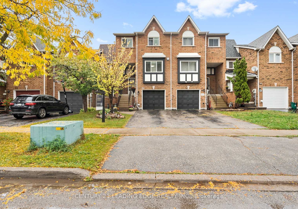 330-sparrow-circle-pickering-ontario-e12551926