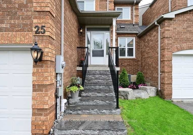 25-fry-crescent-clarington-ontario-e12551982