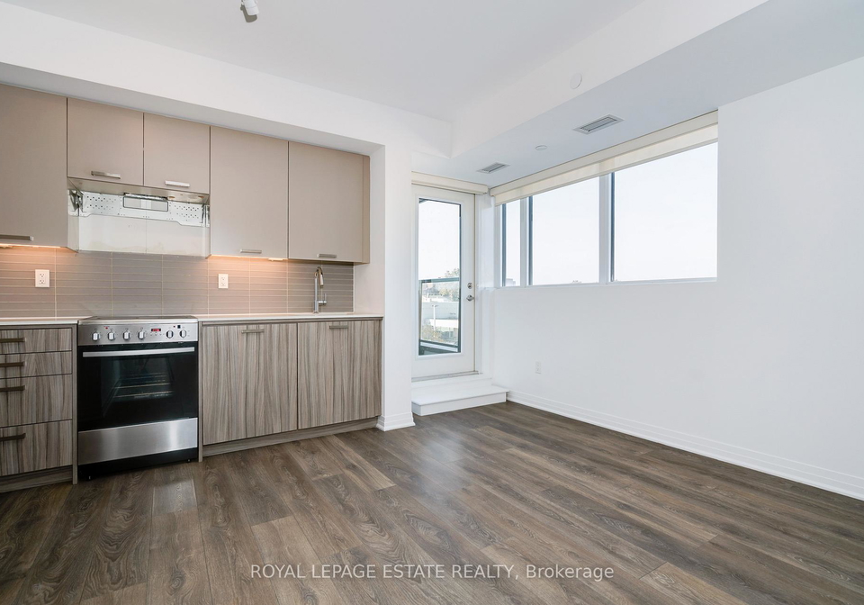 2301-danforth-avenue-toronto-ontario-e12554304