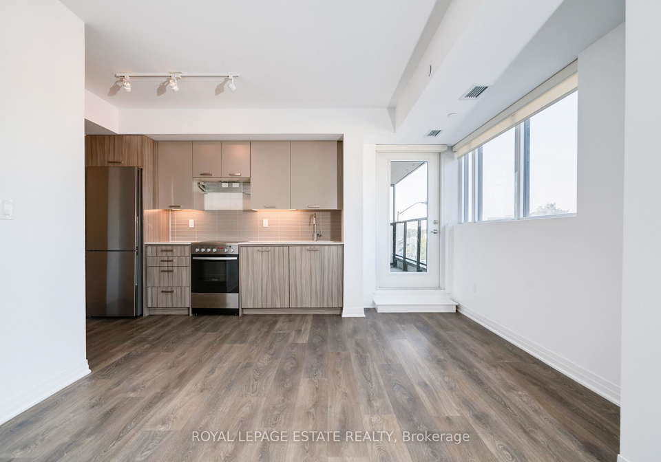 2301-danforth-avenue-toronto-ontario-e12554304