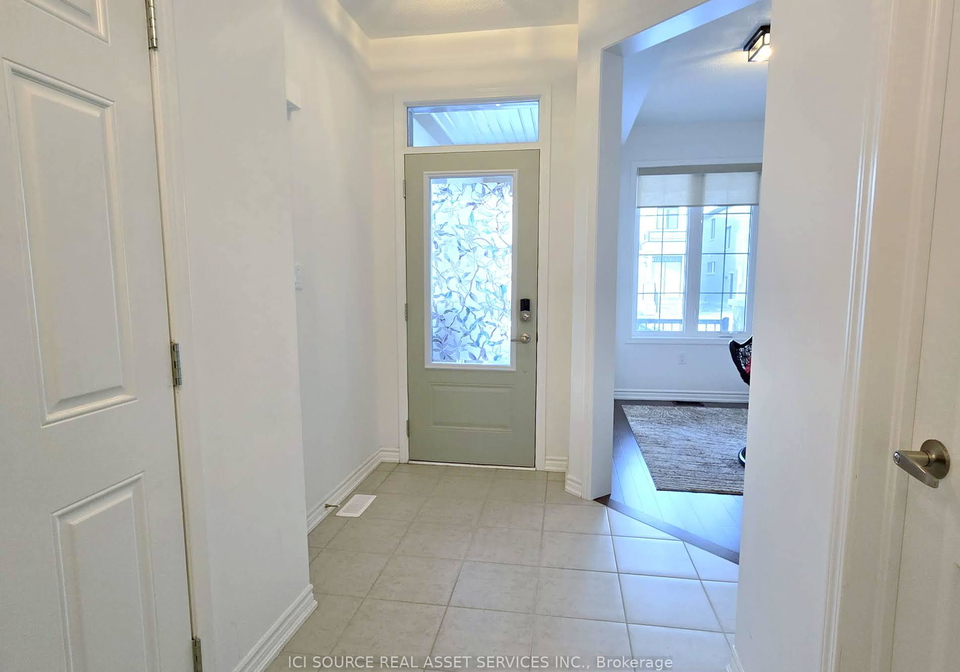 1405-mockingbird-square-pickering-ontario-e12557544