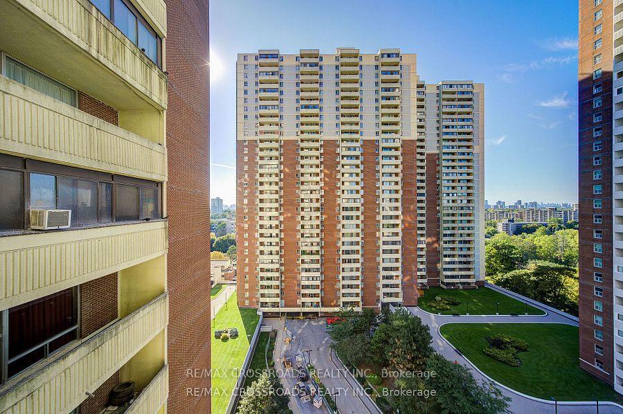 5-massey-square-east-york-ontario-e12558964
