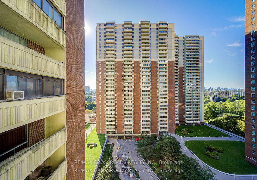 5-massey-square-east-york-ontario-e12558964