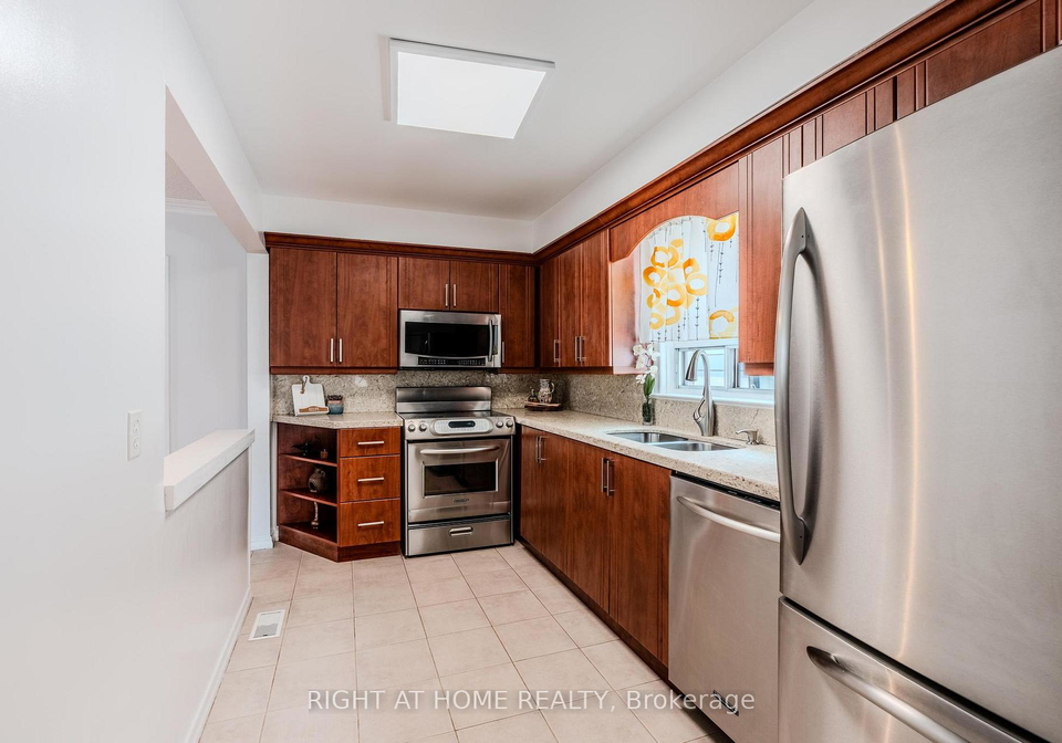 218-south-woodrow-boulevard-scarborough-ontario-e12561028