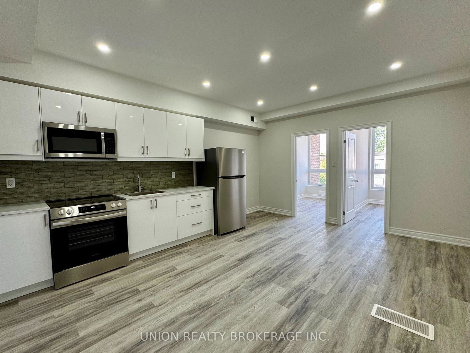 2007-danforth-avenue-toronto-ontario-e12563334