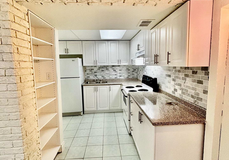 130-cultra-square-scarborough-ontario-e12563464