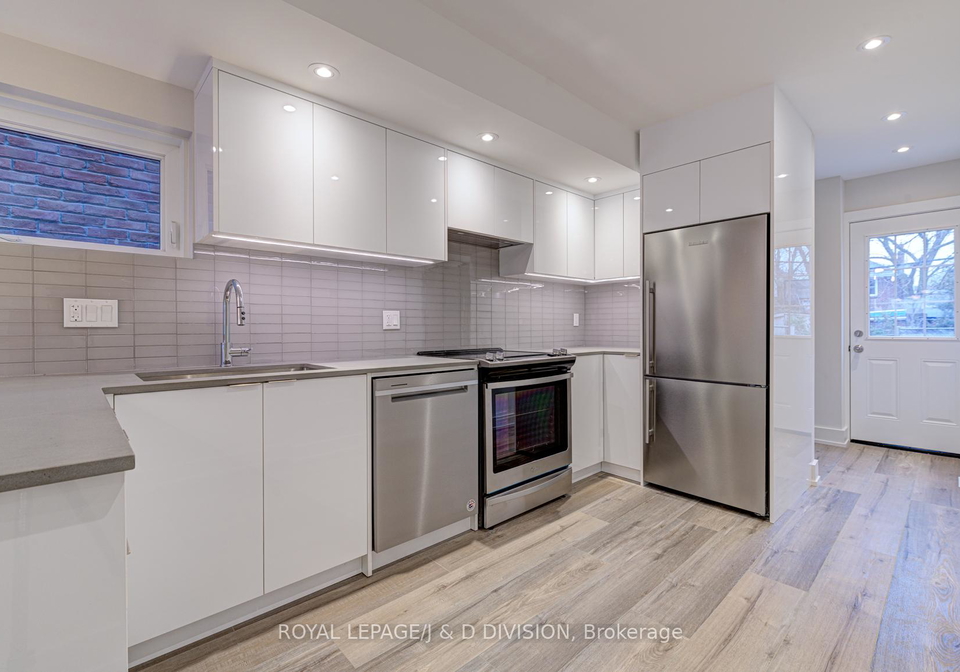 924-broadview-avenue-east-york-ontario-e12563580
