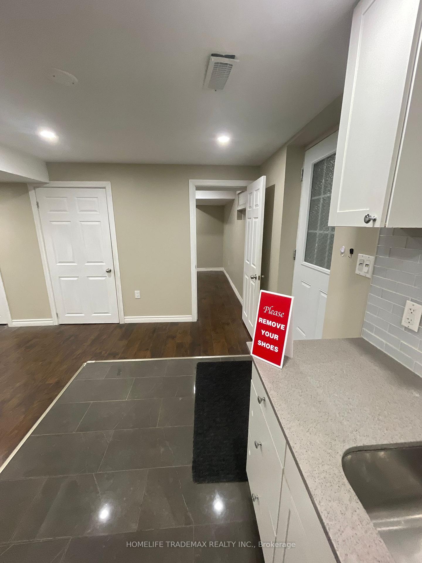 10-canary-street-whitby-ontario-e12563608