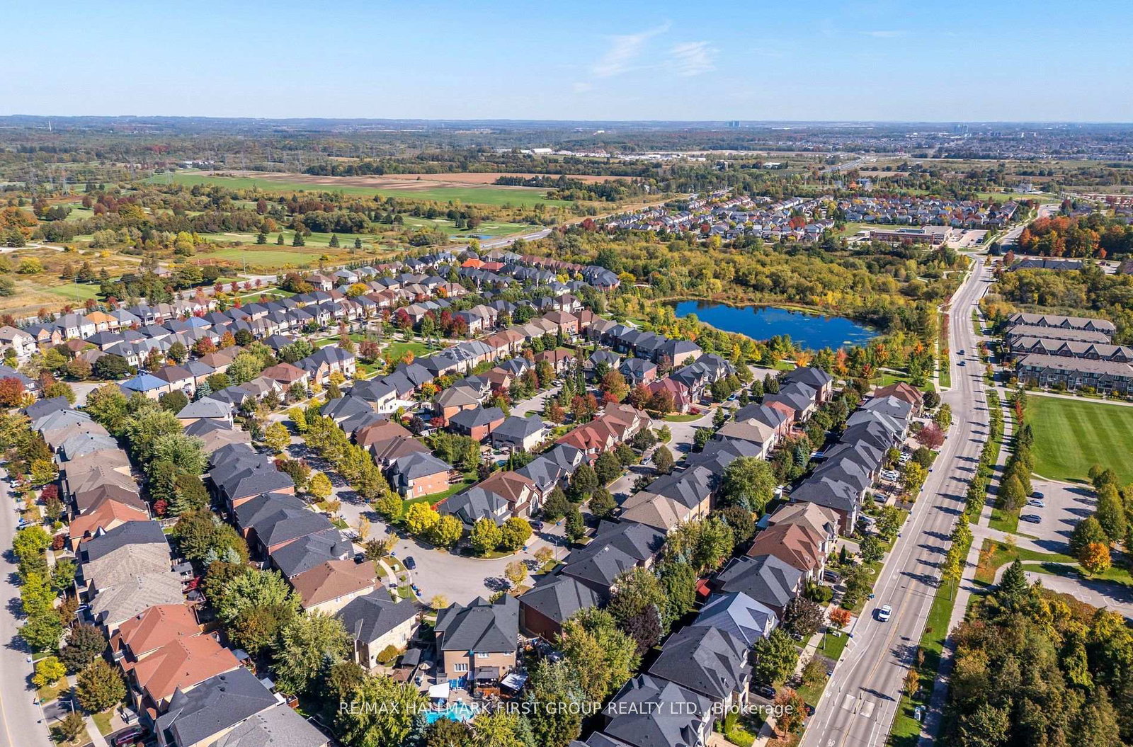 24-portelli-crescent-ajax-ontario-e12564158