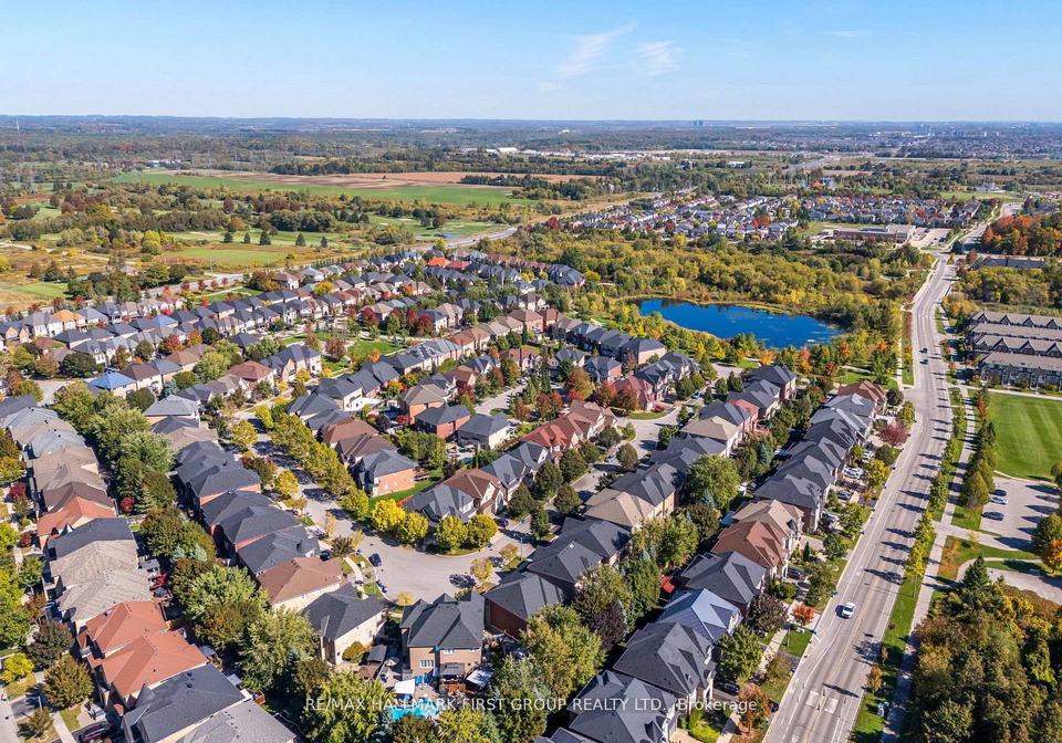 24-portelli-crescent-ajax-ontario-e12564158