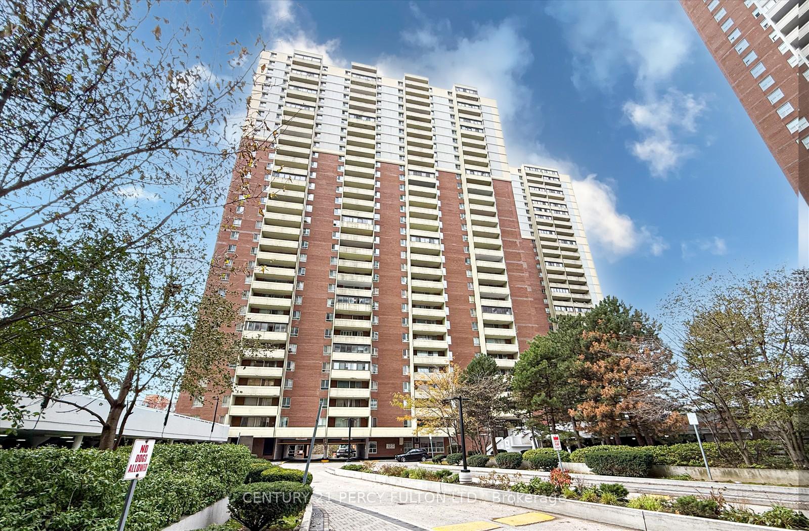 1-massey-square-east-york-ontario-e12564742