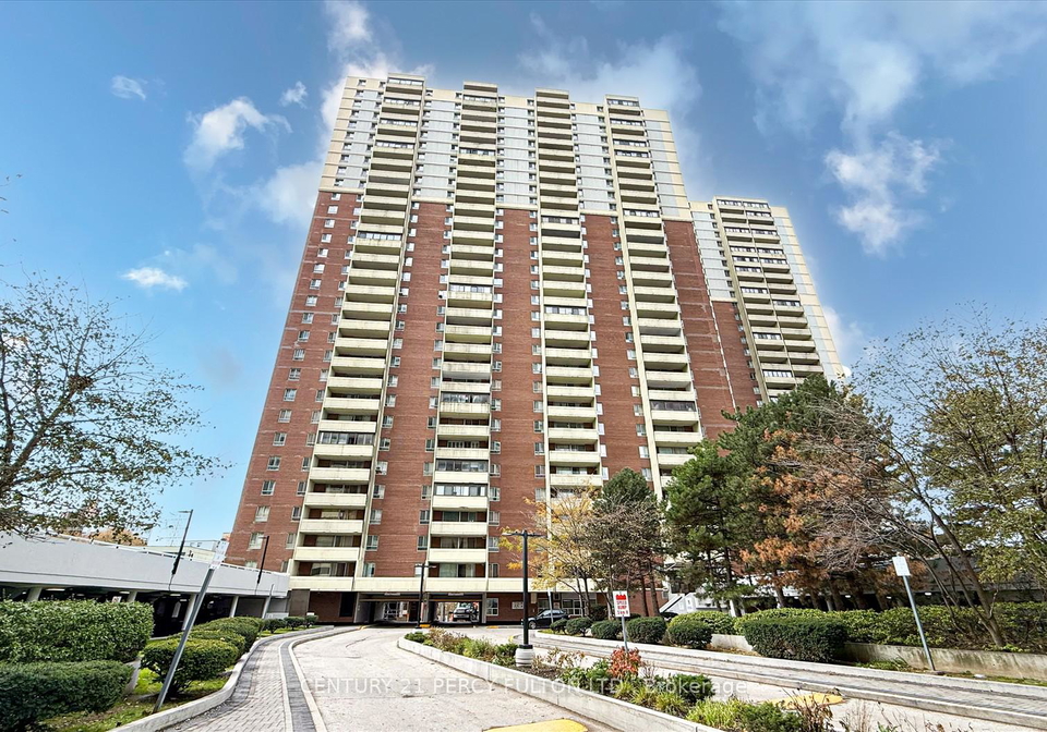1-massey-square-east-york-ontario-e12564742