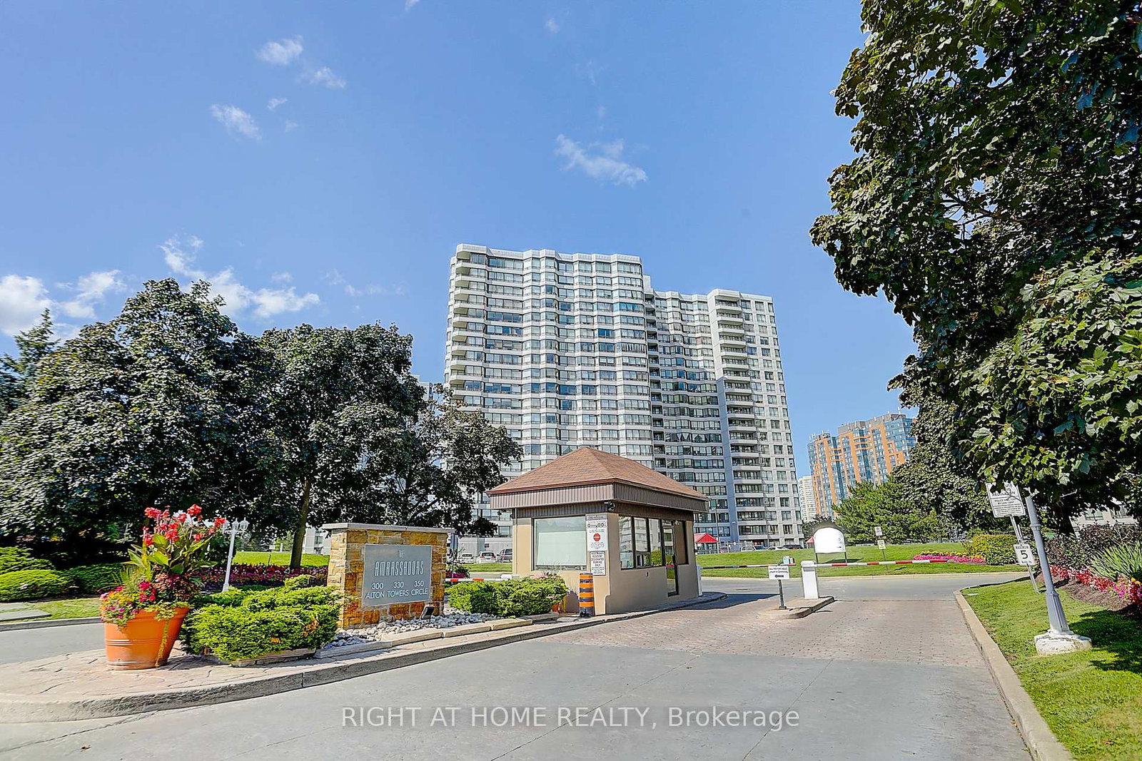 300-alton-towers-circle-scarborough-ontario-e12565894
