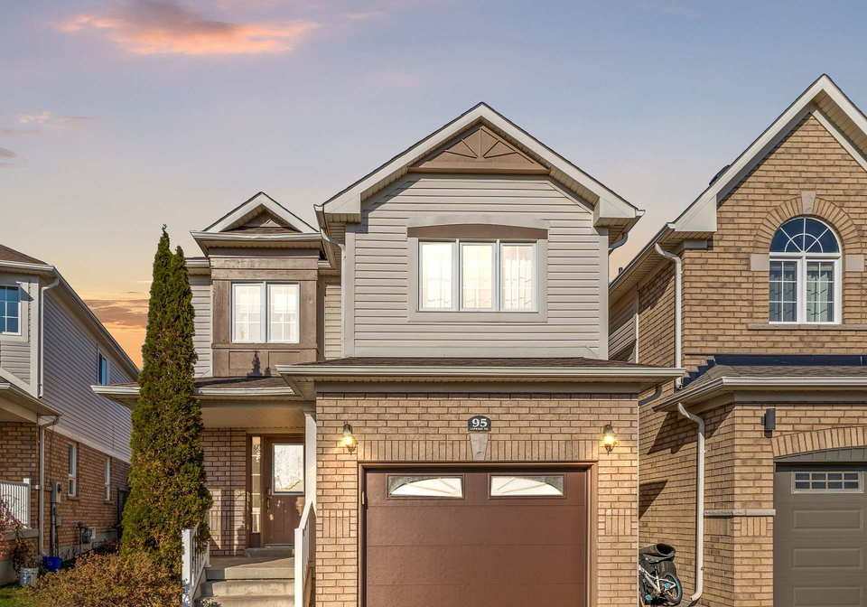 95-laprade-square-clarington-ontario-e12567504