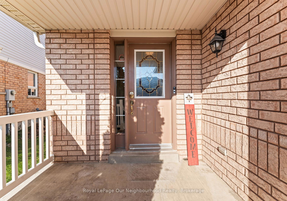 95-laprade-square-clarington-ontario-e12567504