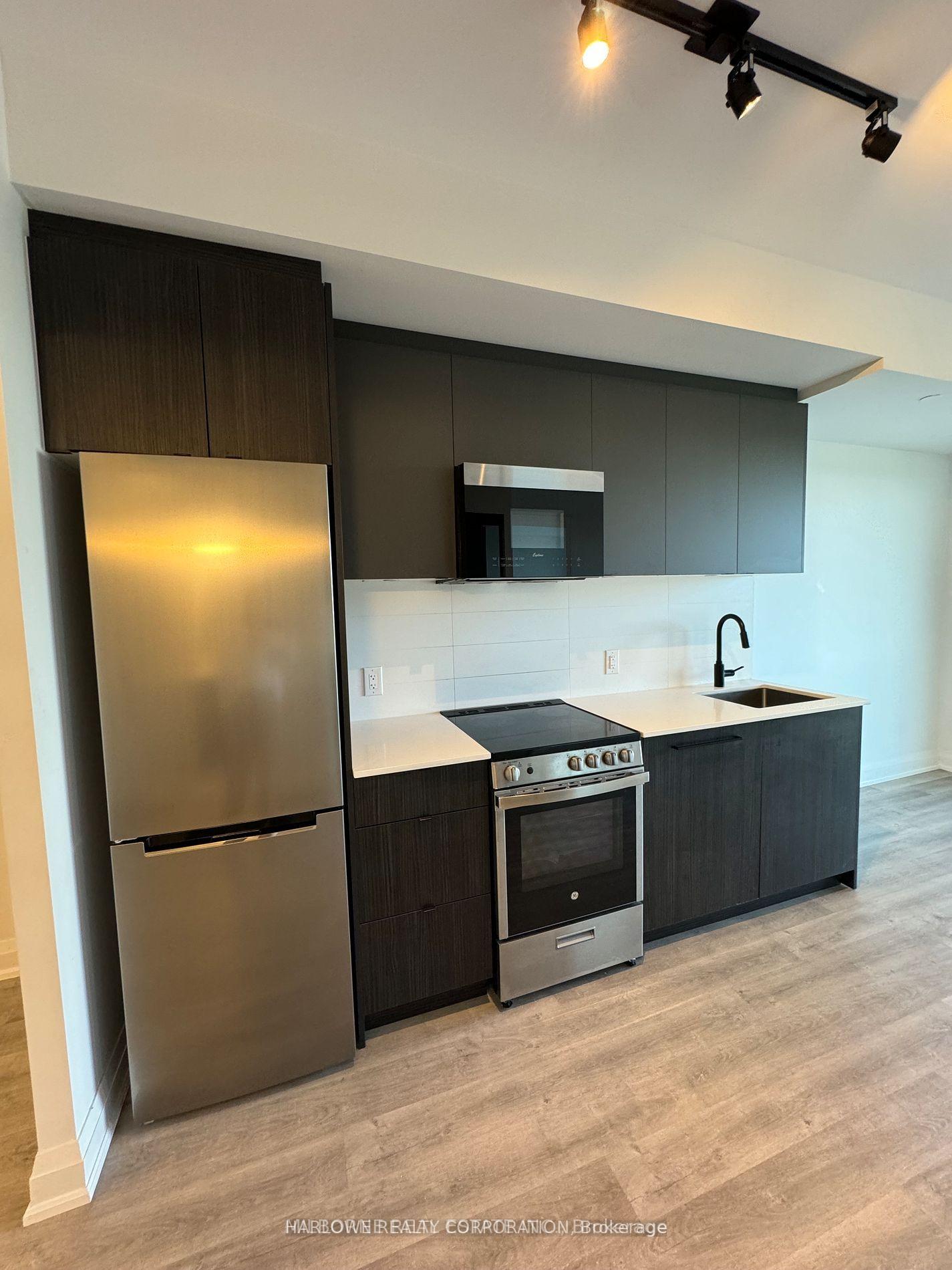 2369-danforth-avenue-toronto-ontario-e12567538
