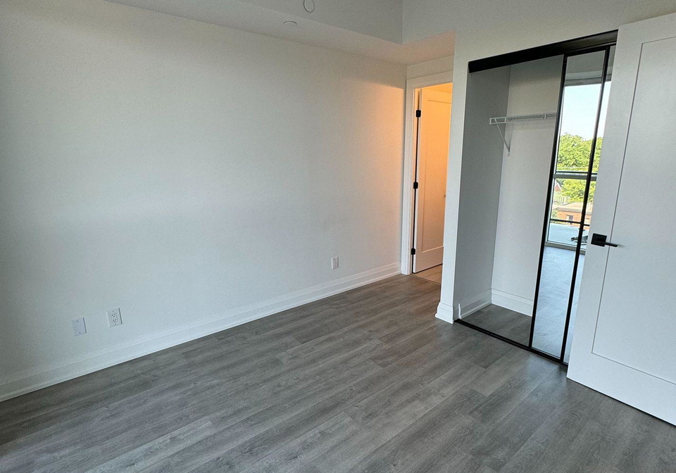 2369-danforth-avenue-toronto-ontario-e12567538
