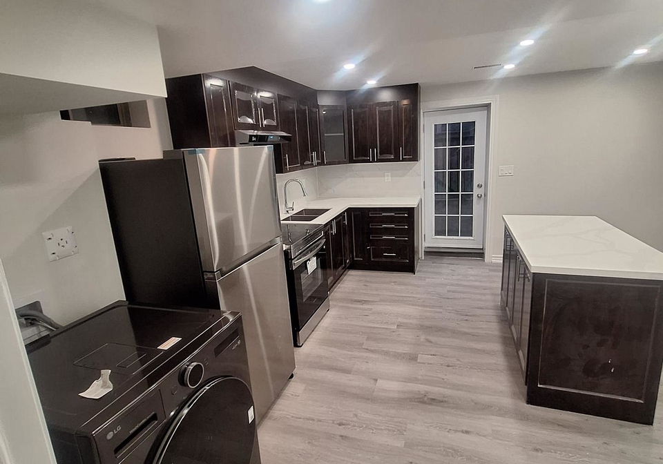 1107-cactus-crescent-pickering-ontario-e12568584
