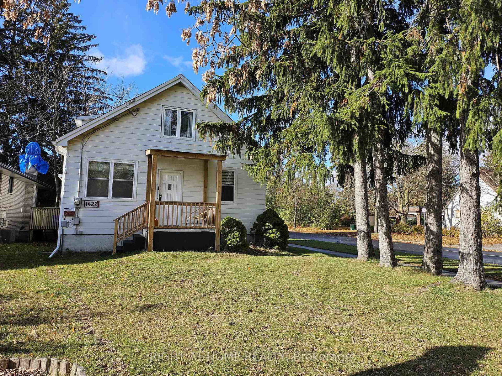 1422-simcoe-street-n-oshawa-ontario-e12581600