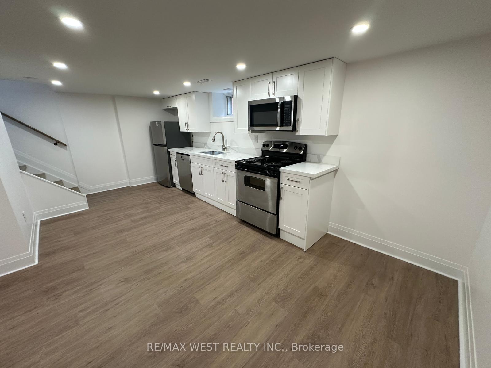 16-yorkshire-road-scarborough-ontario-e12582232
