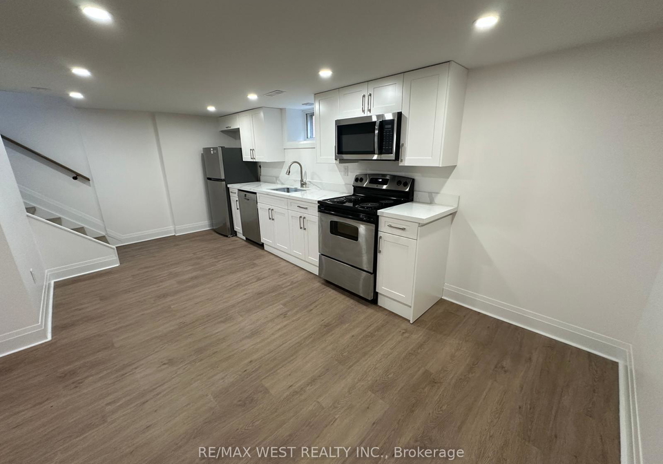 16-yorkshire-road-scarborough-ontario-e12582232