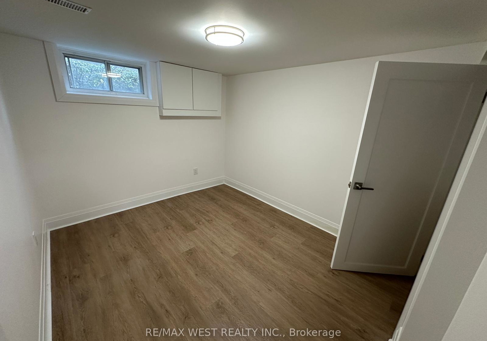 16-yorkshire-road-scarborough-ontario-e12582232