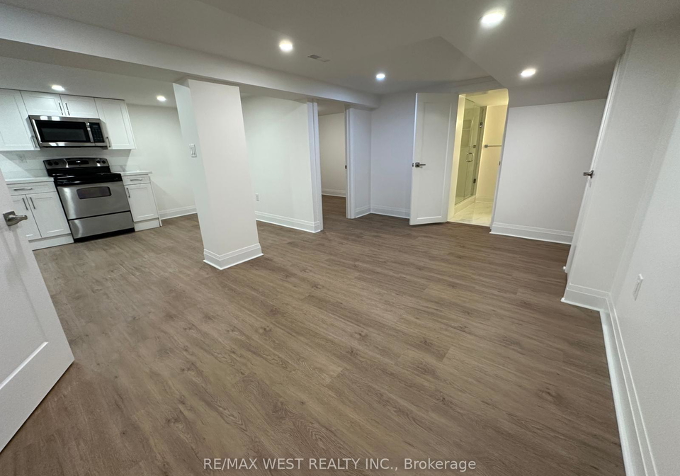 16-yorkshire-road-scarborough-ontario-e12582232