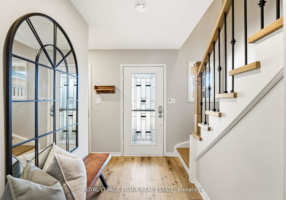 6-short-crescent-clarington-ontario-e12582482