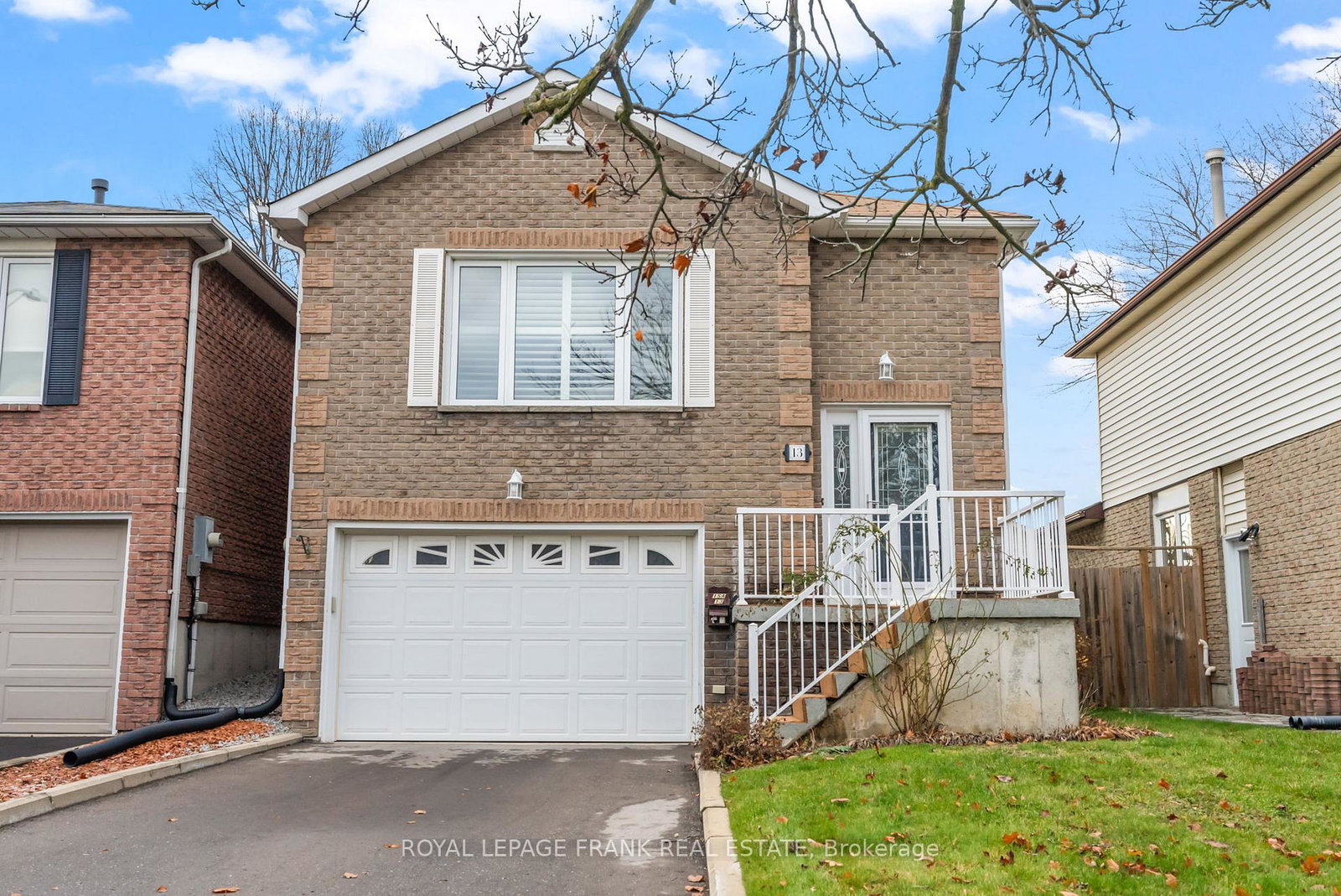 13-mcfeeters-crescent-clarington-ontario-e12584282