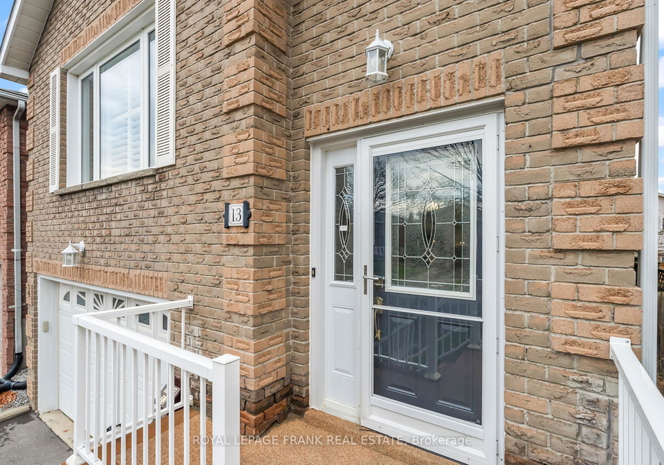 13-mcfeeters-crescent-clarington-ontario-e12584282