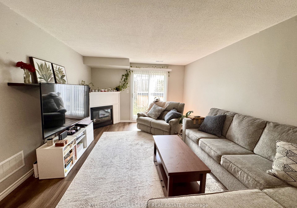 35-champine-square-clarington-ontario-e12585132