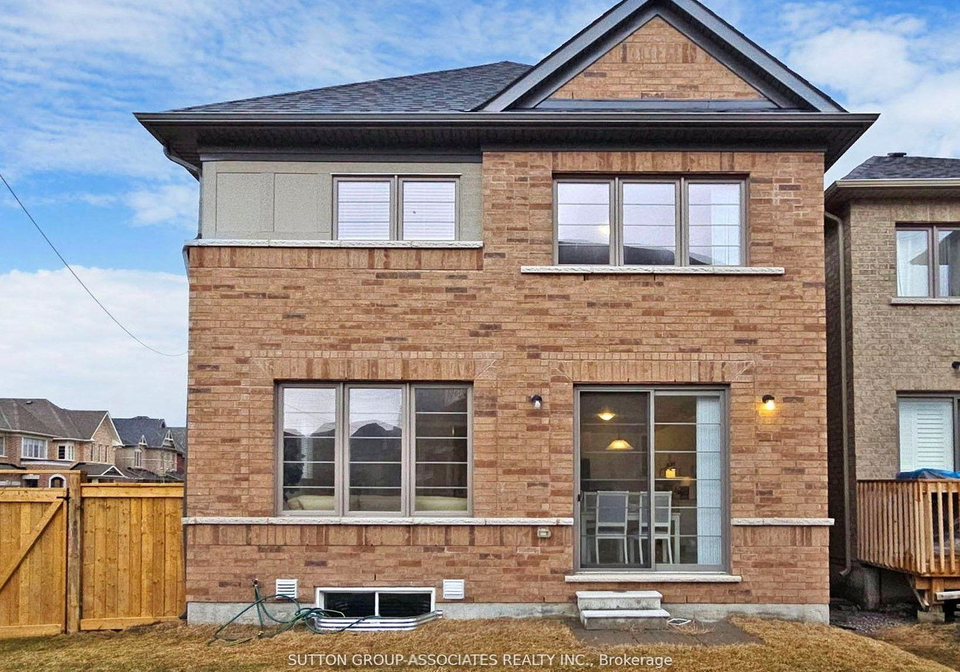 2576-orchestrate-drive-w-oshawa-ontario-e12585966