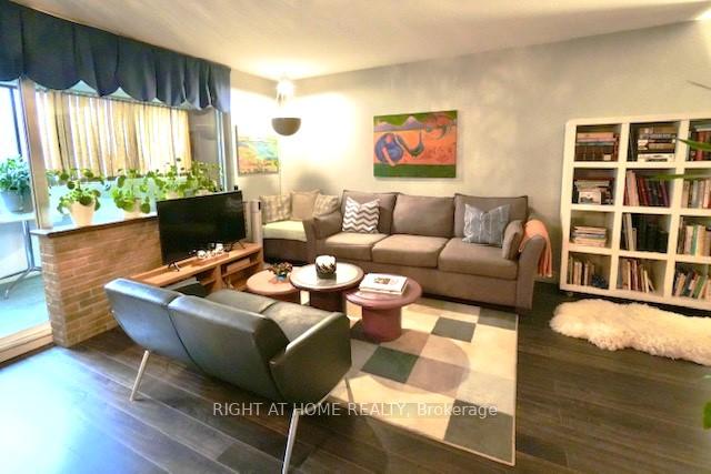 5-massey-square-east-york-ontario-e12586714