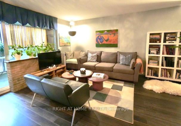 5-massey-square-east-york-ontario-e12586714