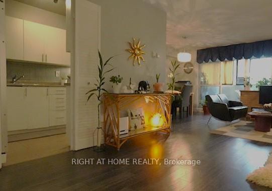 5-massey-square-east-york-ontario-e12586714