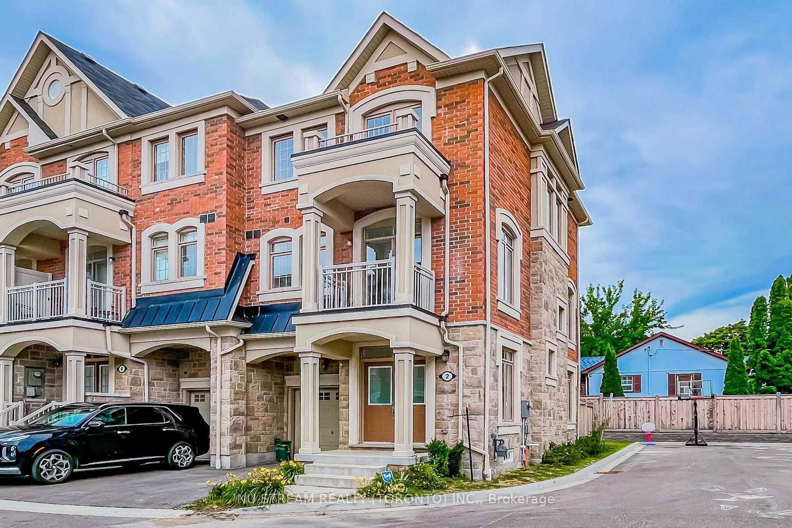 2-sidaway-lane-ajax-ontario-e12587660