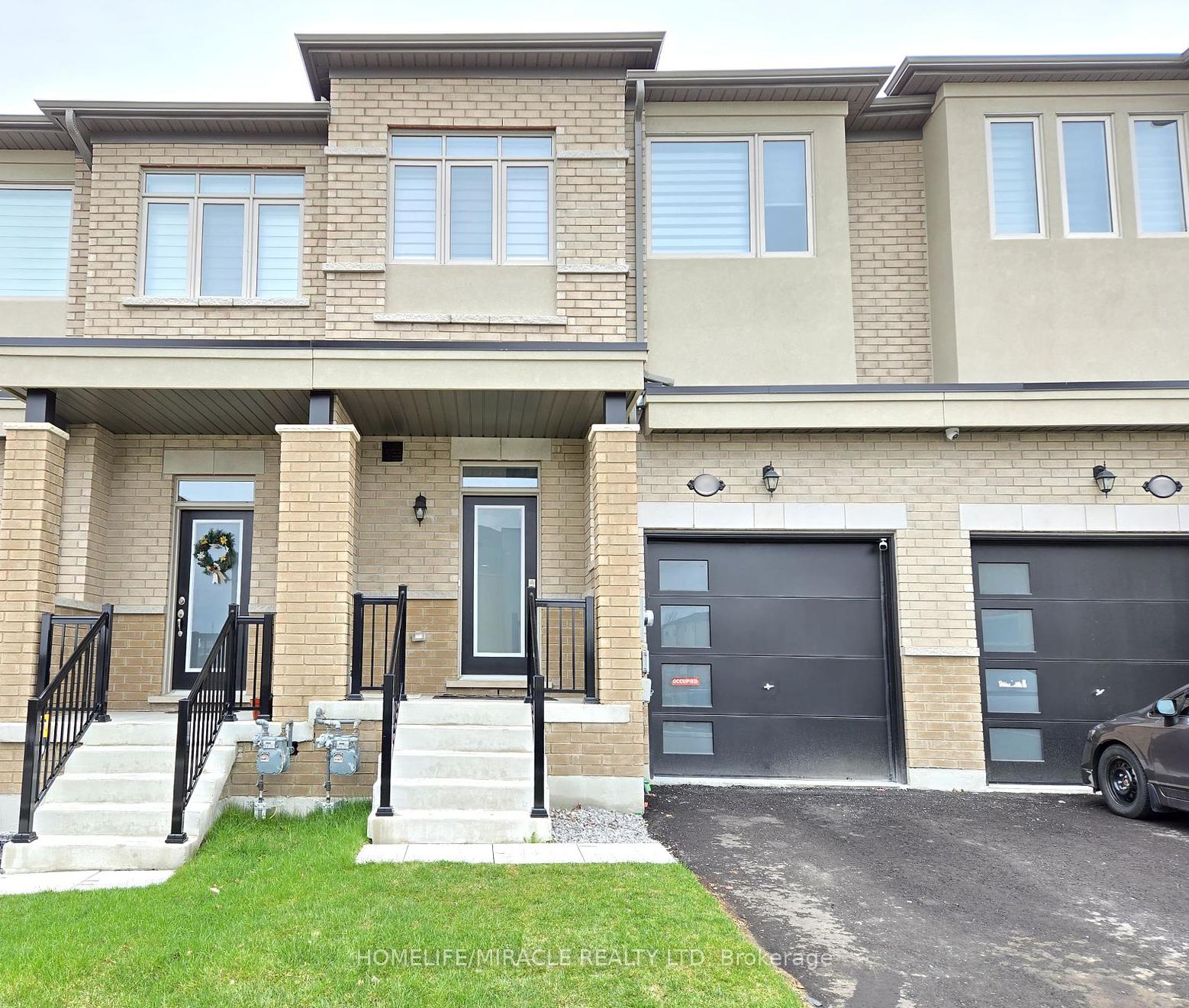 2584-winter-words-drive-oshawa-ontario-e12588686