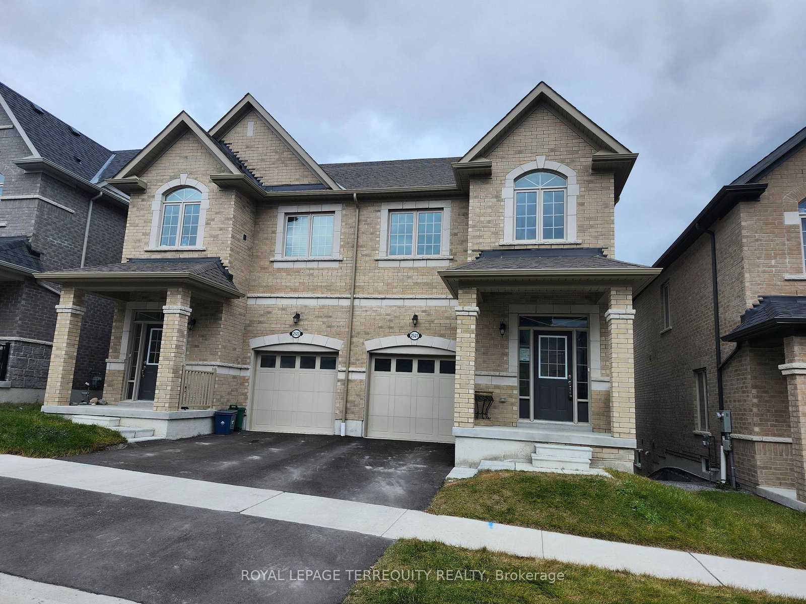 2521-athena-path-pickering-ontario-e12589338