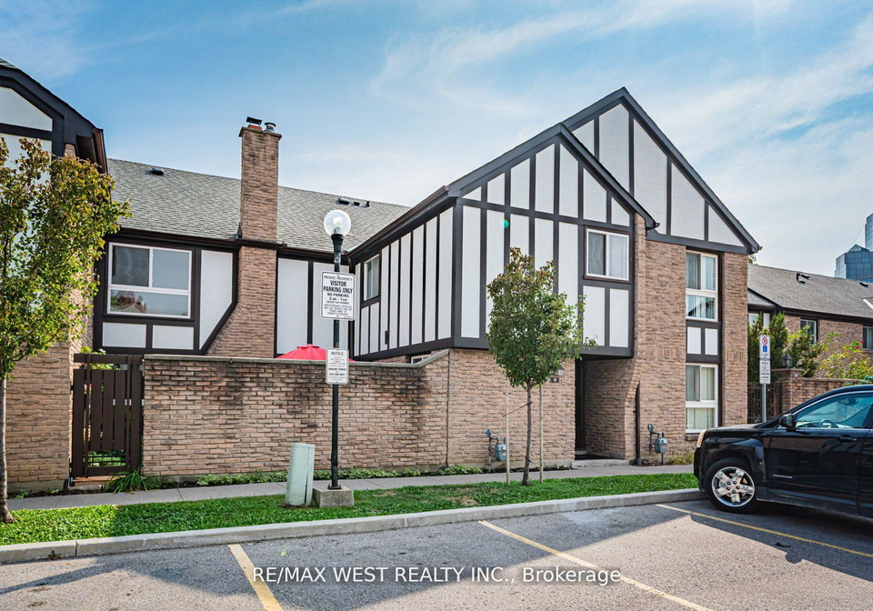 2-dailing-gate-scarborough-ontario-e12590762