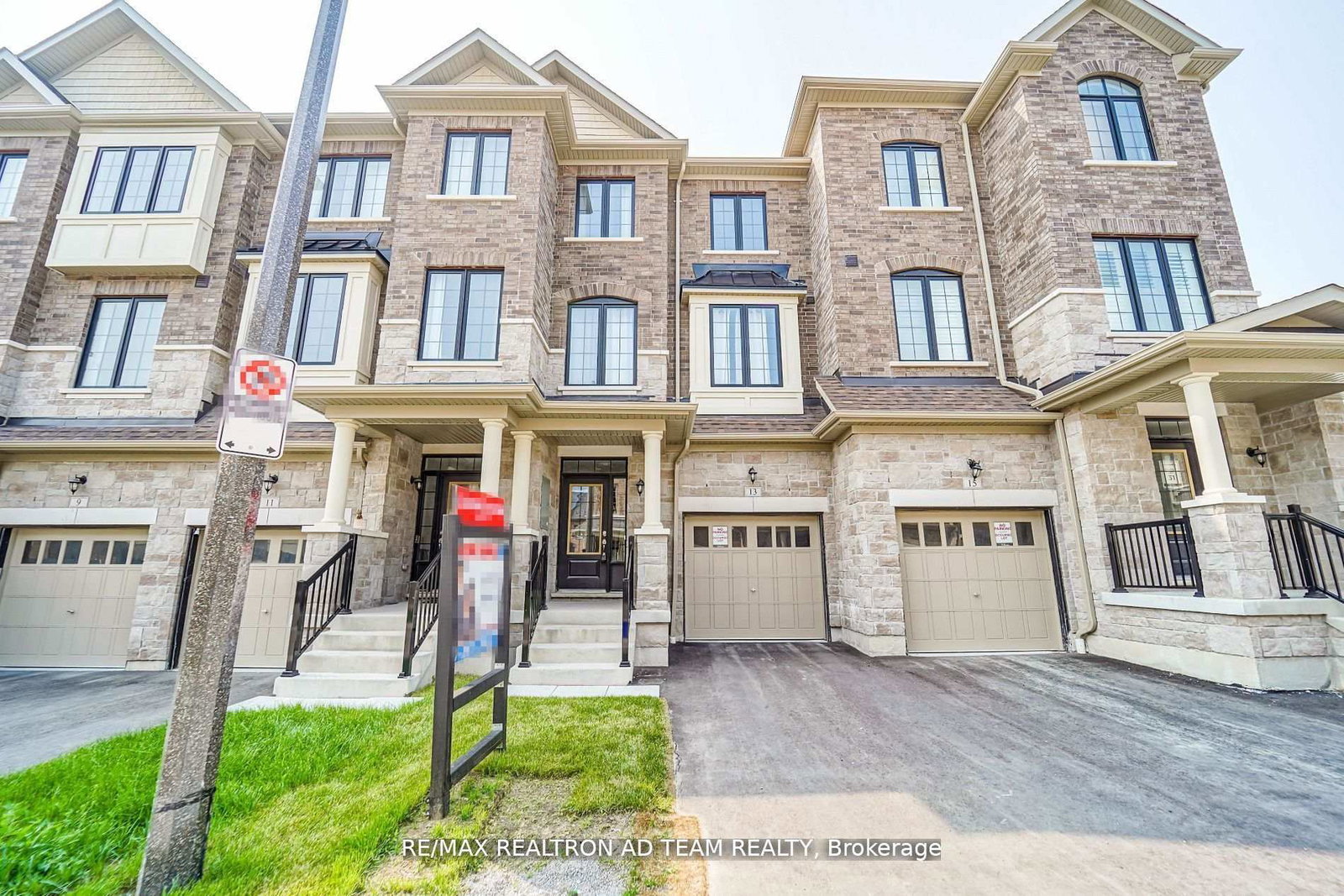 13-hallmark-way-whitby-ontario-e12593950