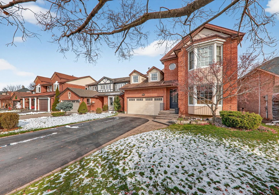 1865-brookshire-square-pickering-ontario-e12595734