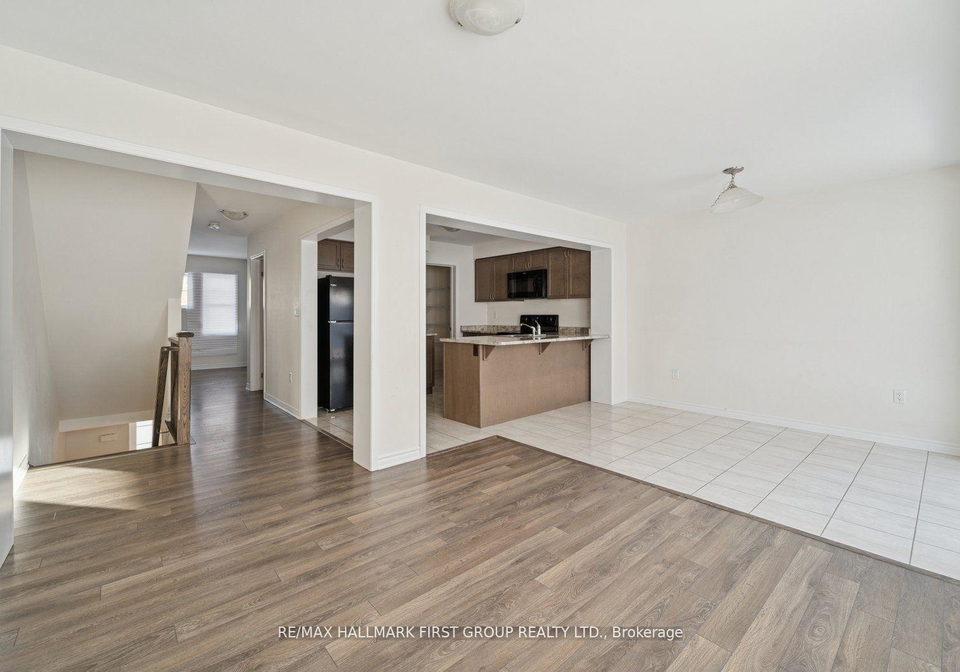 2442-fall-harvest-crescent-pickering-ontario-e12597146