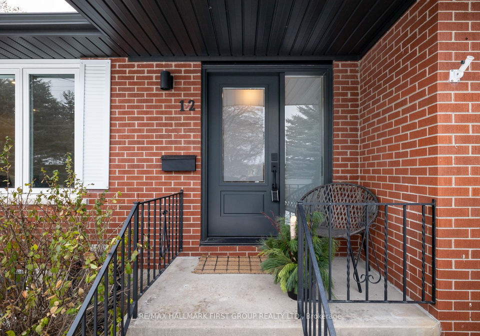 12-lambs-lane-clarington-ontario-e12600362
