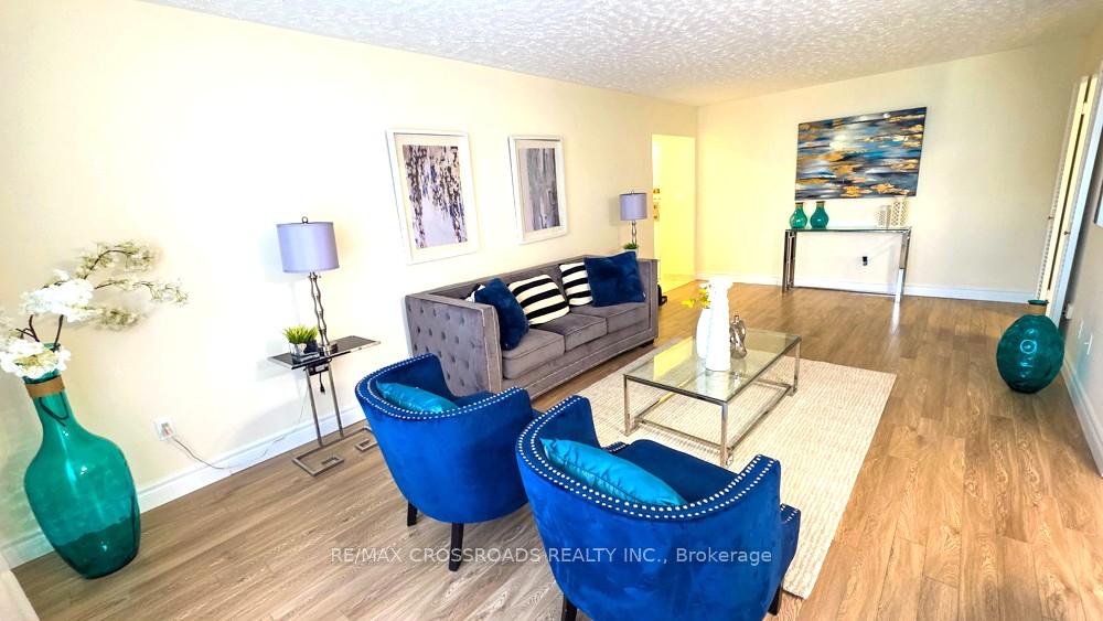 5-massey-square-east-york-ontario-e12603172