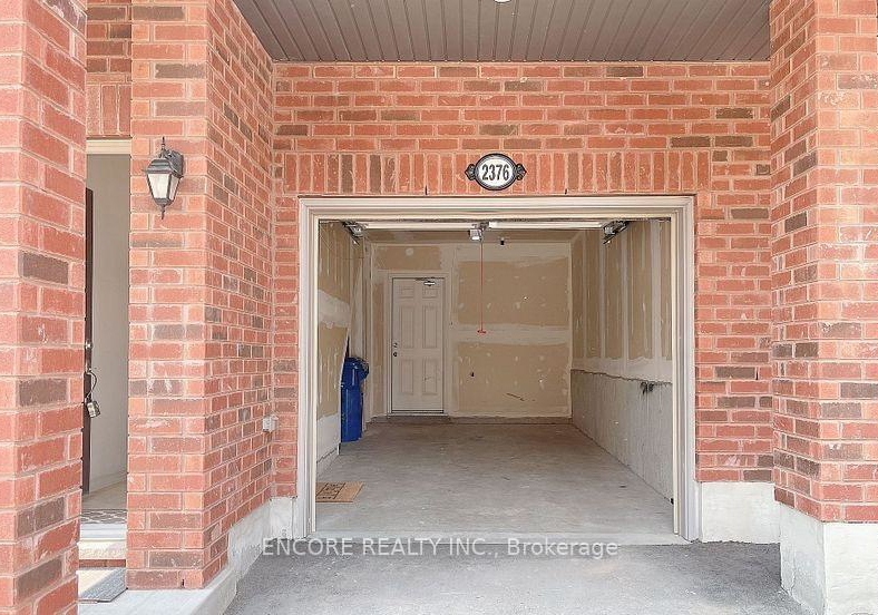 2376-chevron-prince-path-oshawa-ontario-e12604600