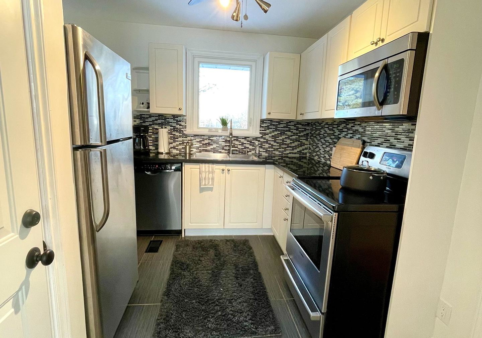 1707-dufferin-street-whitby-ontario-e12605830