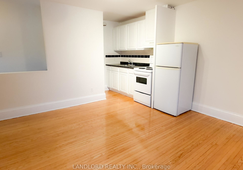 2469-queen-street-e-toronto-ontario-e12633106