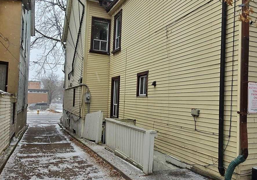 930-dundas-street-e-toronto-ontario-e12635946